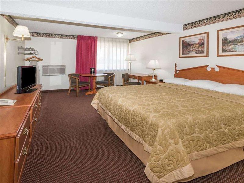 ซูเปอร์ 8 บาย วินด์แฮม ลารามี Hotel ภายนอก รูปภาพ